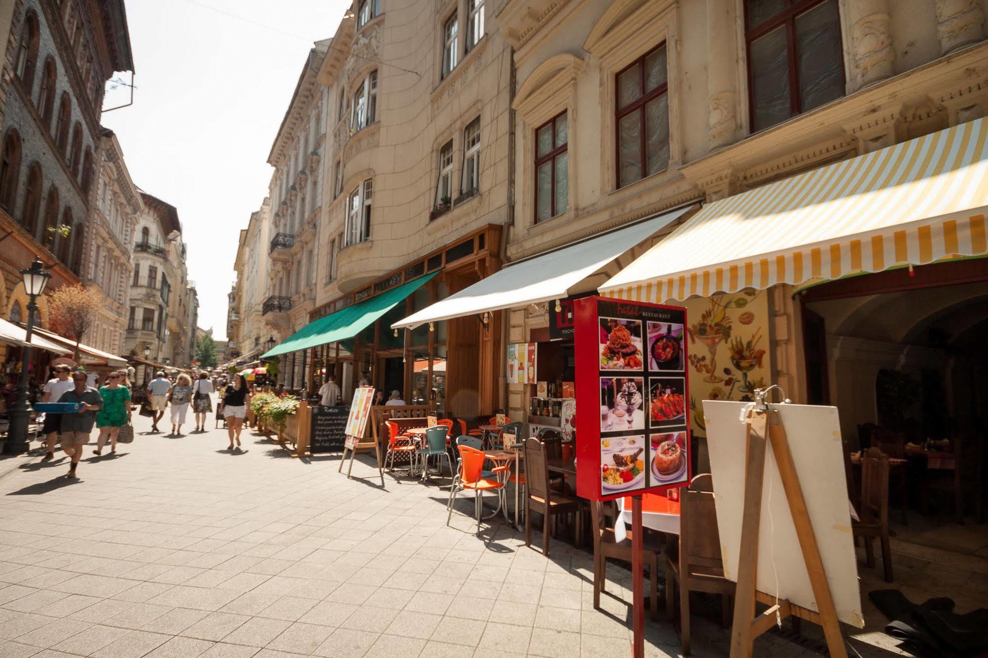 Grand Boulevard Apartments Budapeste Exterior foto